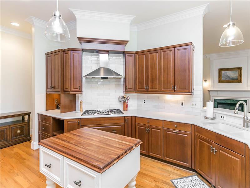 Quatrz Counter Tops & Tile Backsplash