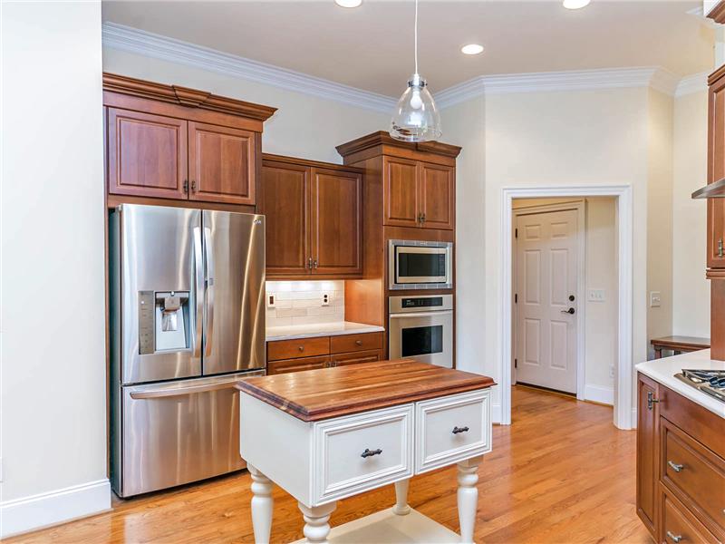 Stainless Appliances & Walk In Pantry