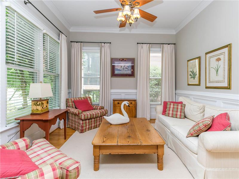 Keeping / Sunroom Off of the Kitchen