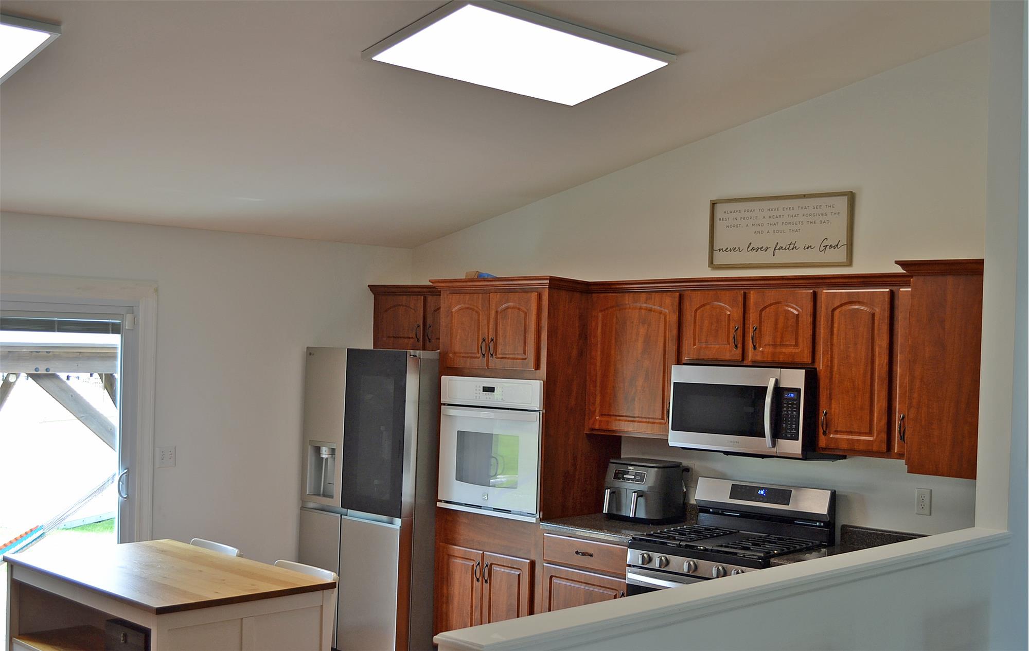 https://realbird.blob.core.windows.net/rb-photos/2913-w-84th-place-merrillville-in-46410_A9E3C7A1_641459_638861219982688162_80x60.jpg