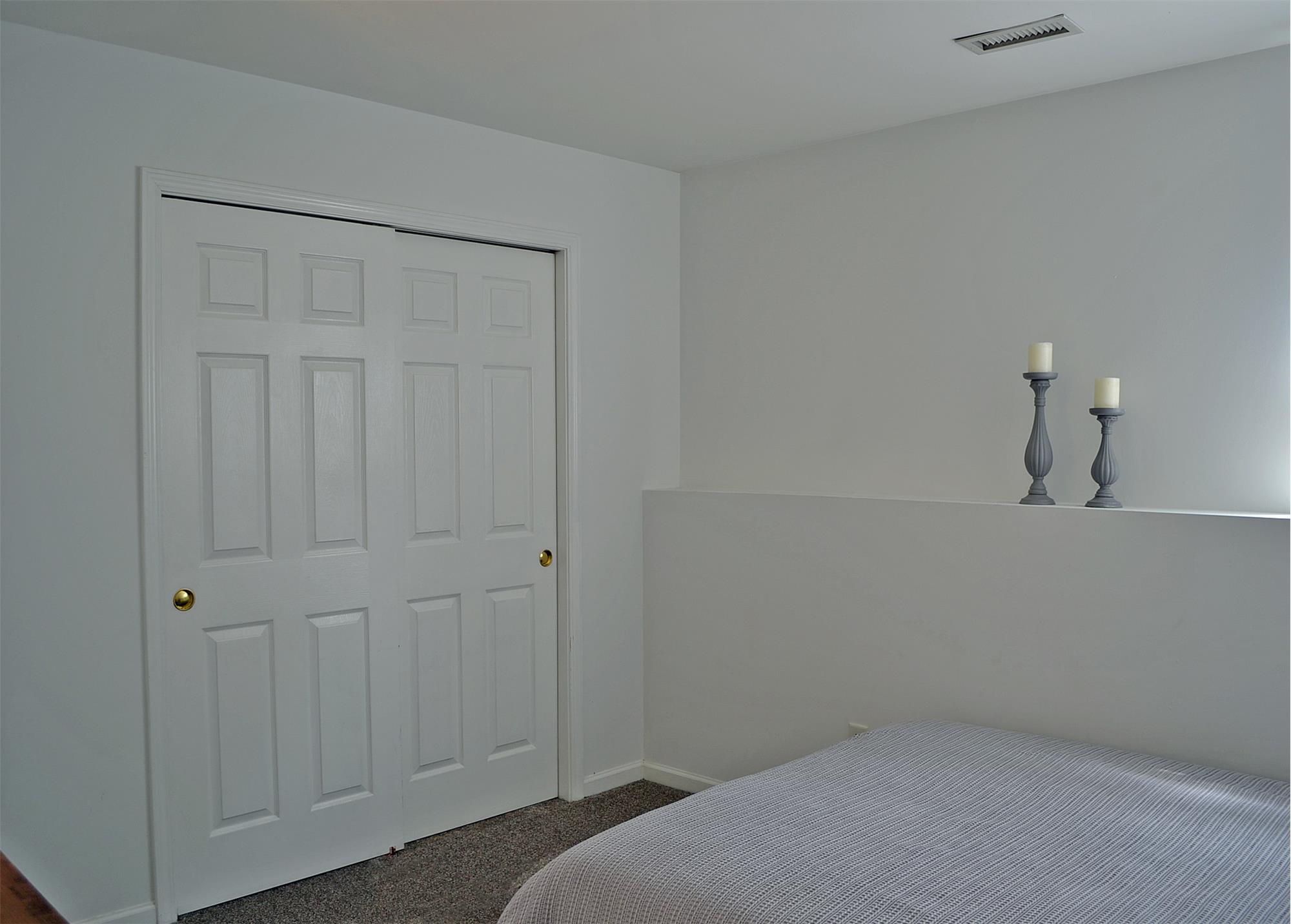 https://realbird.blob.core.windows.net/rb-photos/2913-w-84th-place-merrillville-in-46410_A9E3C7A1_641459_638861220048320108_80x60.jpg