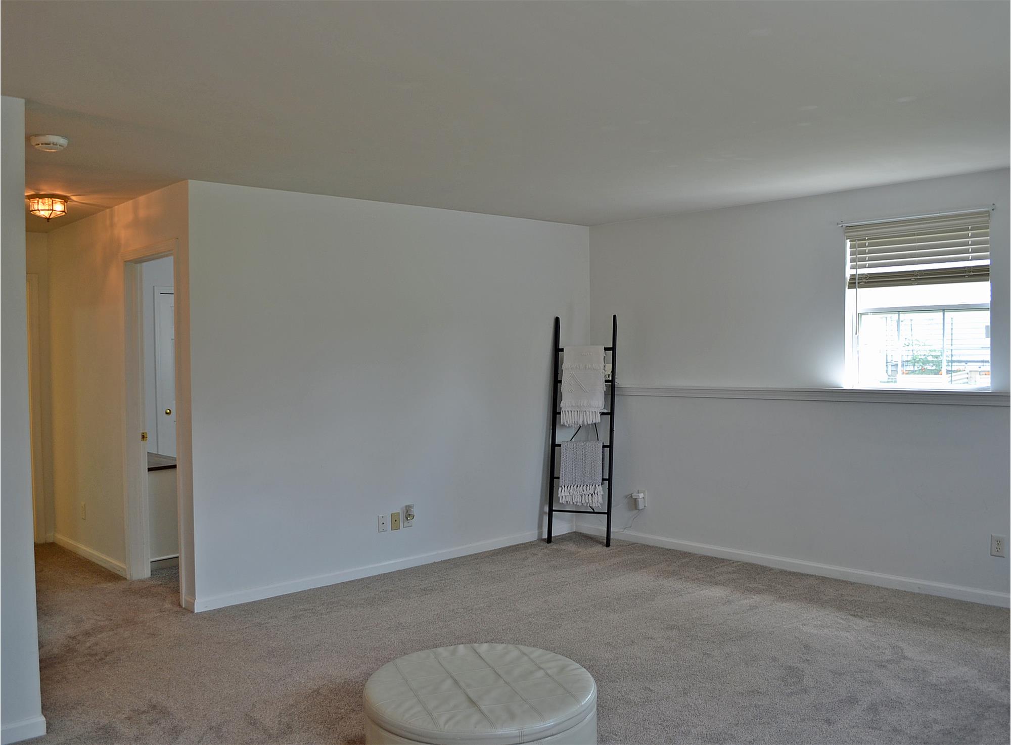 https://realbird.blob.core.windows.net/rb-photos/2913-w-84th-place-merrillville-in-46410_A9E3C7A1_641459_638861220093981249_80x60.jpg