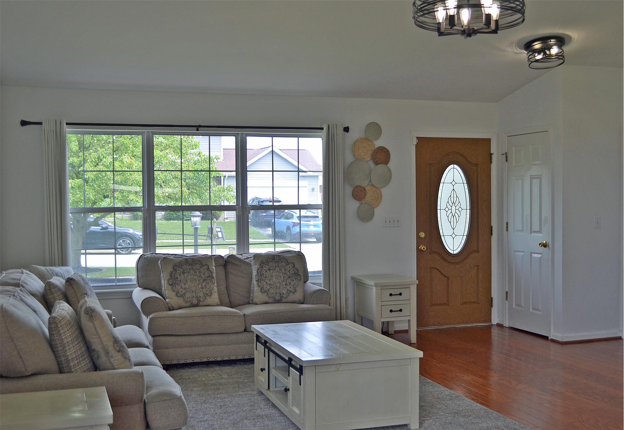 https://realbird.blob.core.windows.net/rb-photos/2913-w-84th-place-merrillville-in-46410_A9E3C7A1_641459_638861220149091778_80x60.jpg