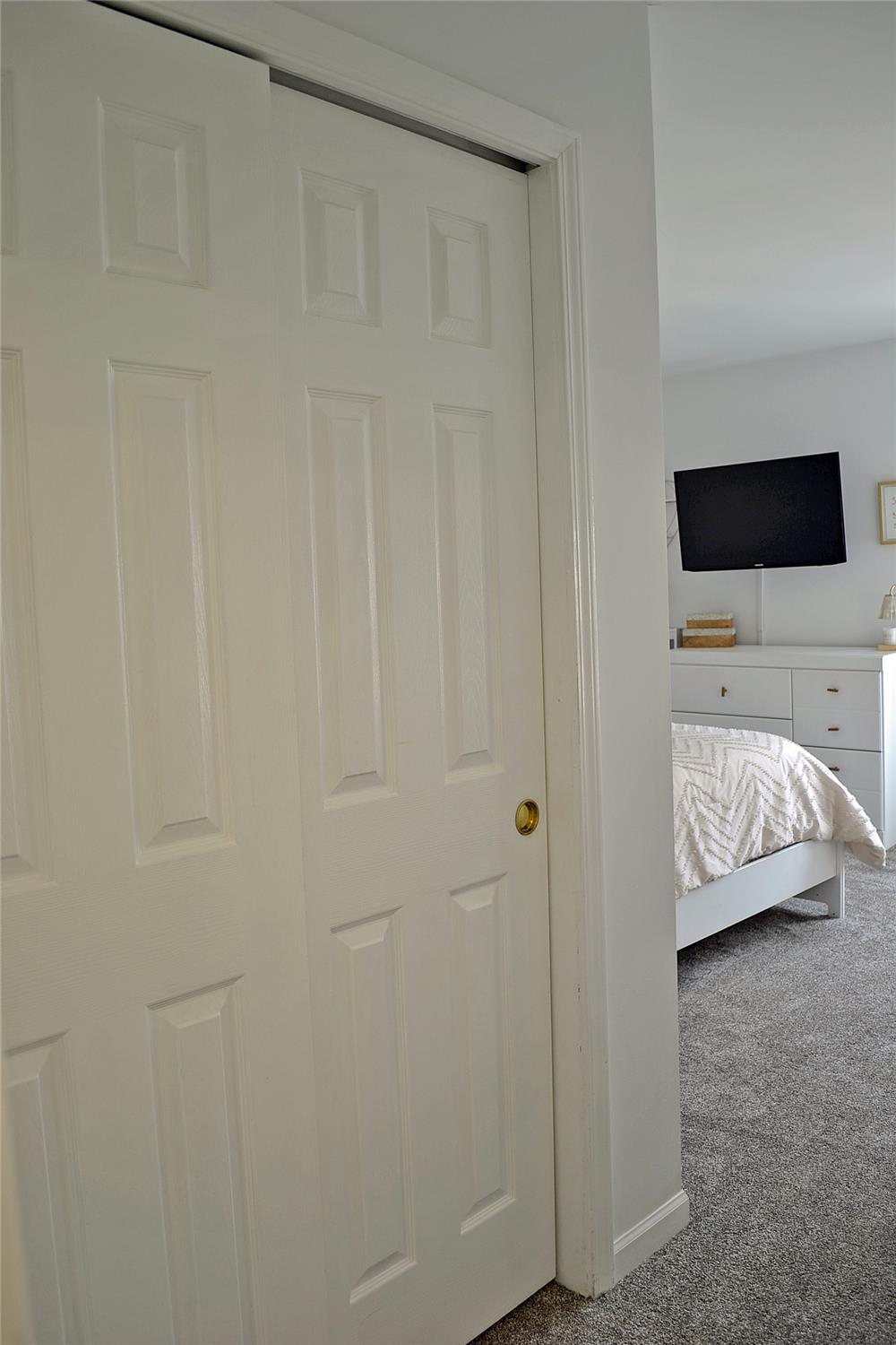 https://realbird.blob.core.windows.net/rb-photos/2913-w-84th-place-merrillville-in-46410_A9E3C7A1_641459_638861220227886628_80x60.jpg