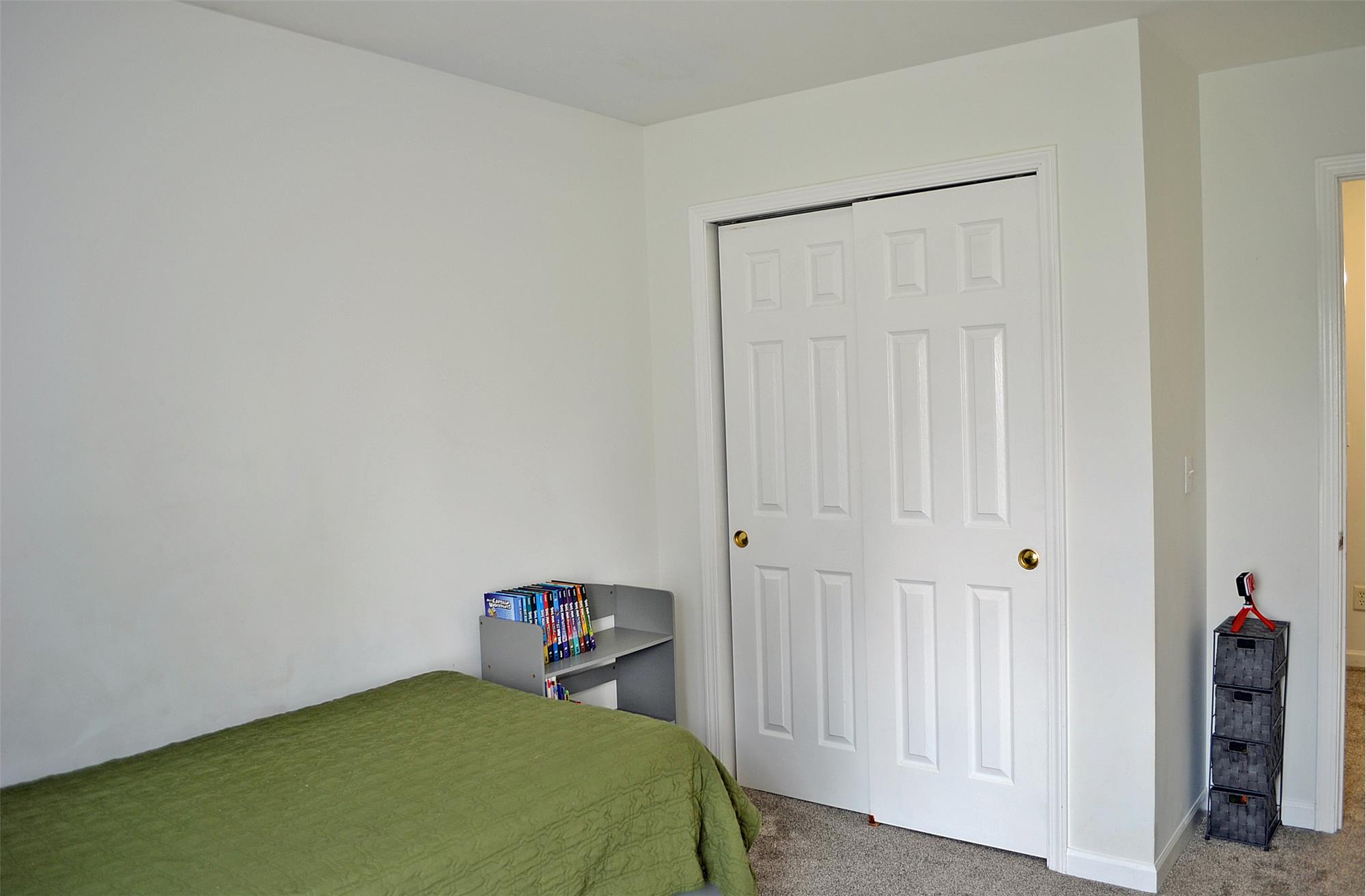 https://realbird.blob.core.windows.net/rb-photos/2913-w-84th-place-merrillville-in-46410_A9E3C7A1_641459_638861220250324108_80x60.jpg