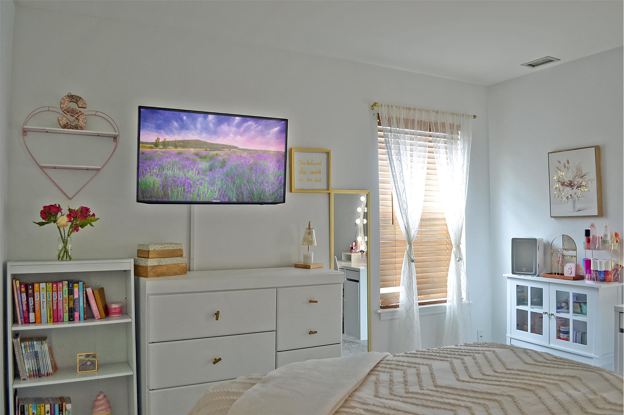 https://realbird.blob.core.windows.net/rb-photos/2913-w-84th-place-merrillville-in-46410_A9E3C7A1_641459_638861220272031184_80x60.jpg