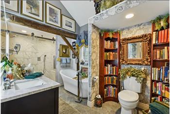 Spa type main bathroom