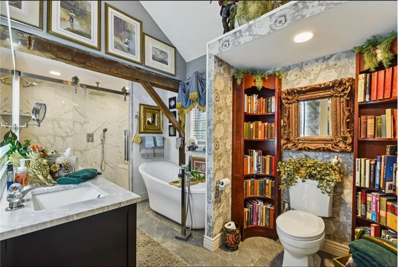 Spa type main bathroom