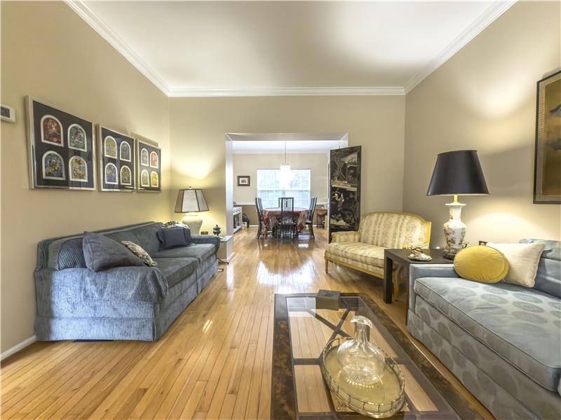 295 Freeland Drive - Living room 