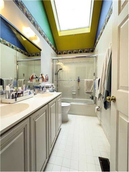 295 Freeland Drive - Bathroom 2 