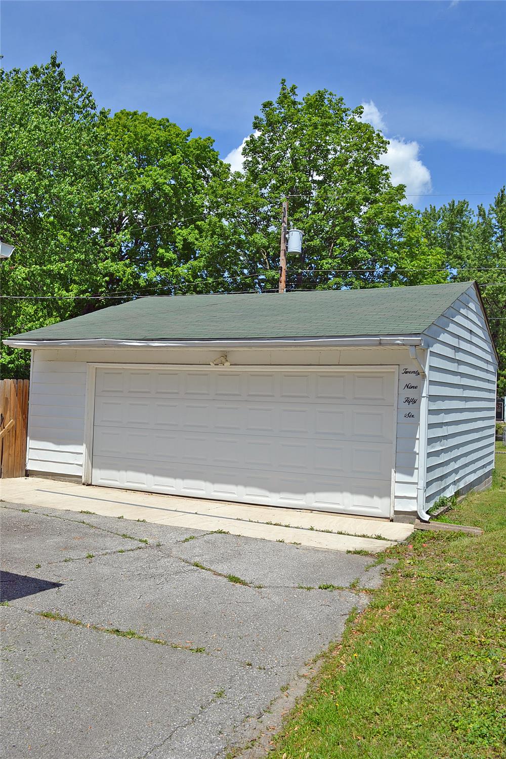 https://realbird.blob.core.windows.net/rb-photos/2956-w-75th-lane-merrillville-in-46410_A9E3C7A1_640886_638837132969256093_80x60.jpg
