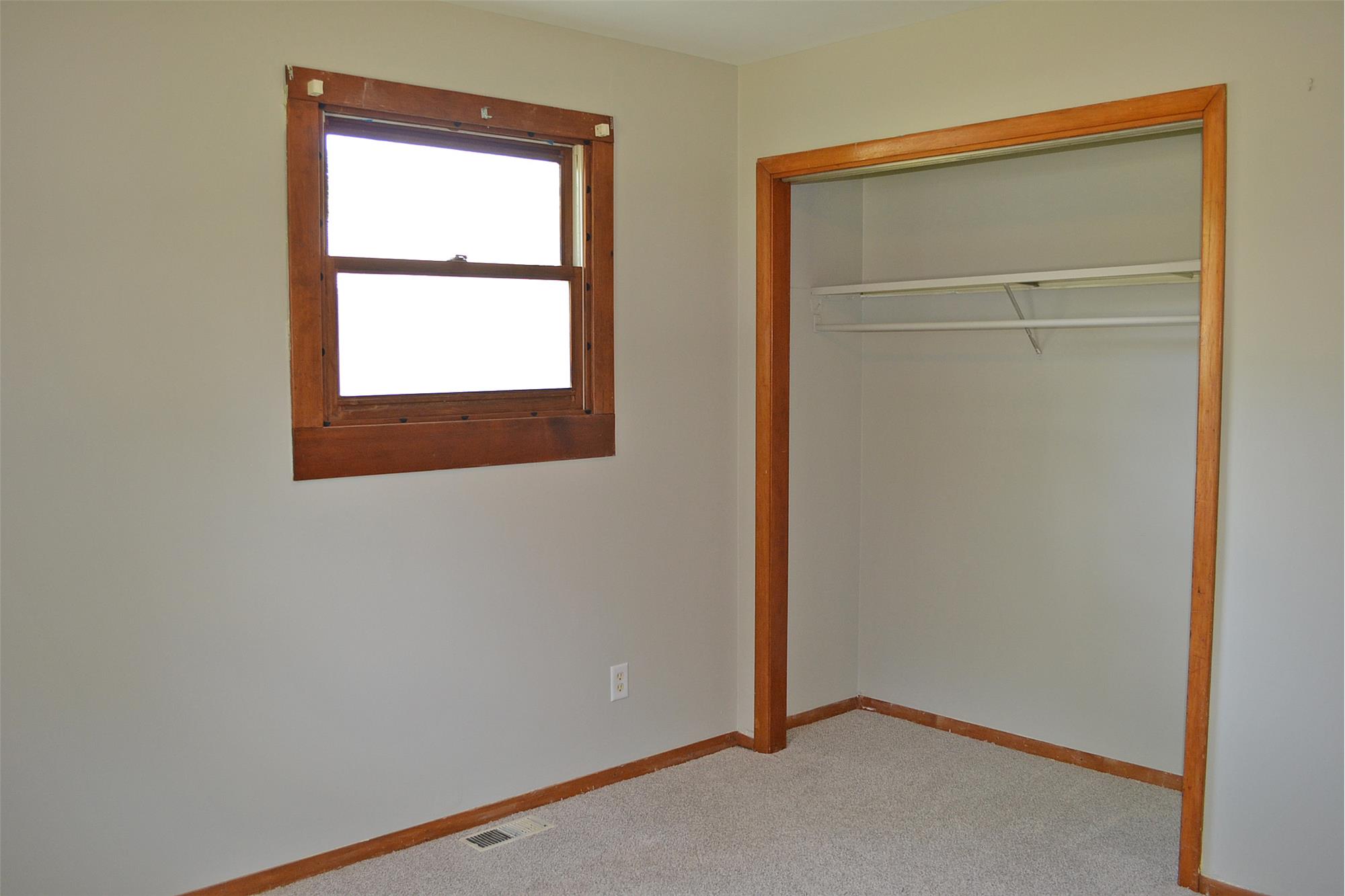 https://realbird.blob.core.windows.net/rb-photos/2956-w-75th-lane-merrillville-in-46410_A9E3C7A1_640886_638837133111643472_80x60.jpg