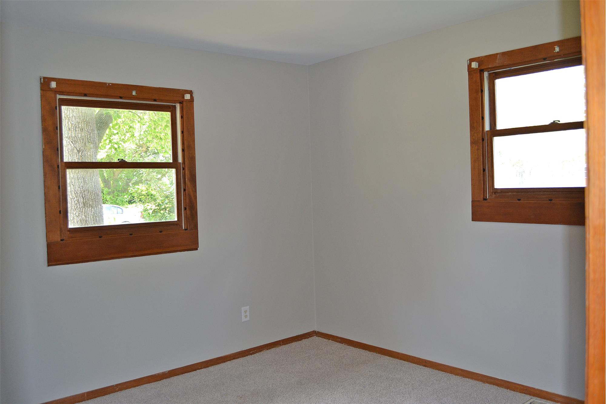 https://realbird.blob.core.windows.net/rb-photos/2956-w-75th-lane-merrillville-in-46410_A9E3C7A1_640886_638837133123391668_80x60.jpg