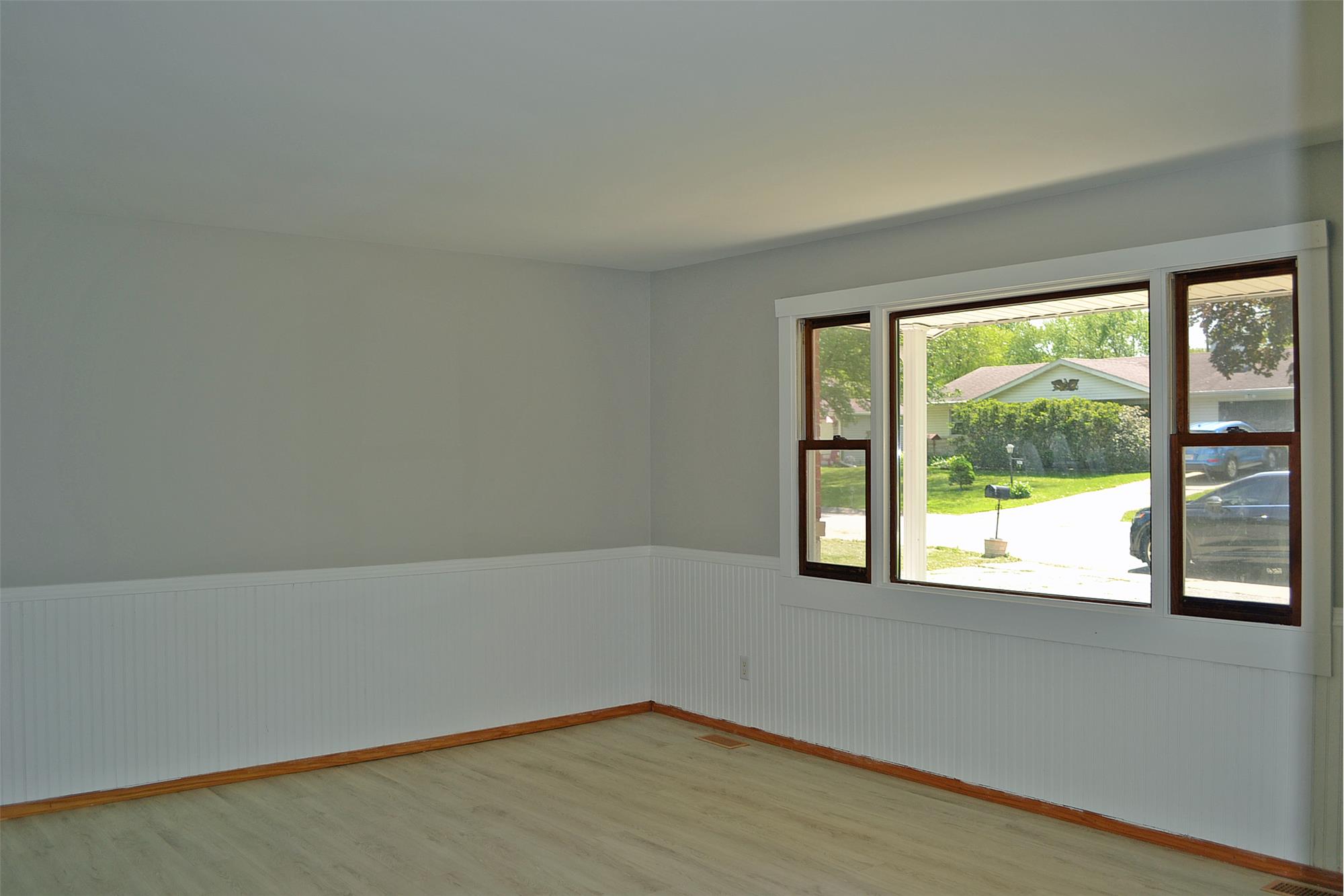 https://realbird.blob.core.windows.net/rb-photos/2956-w-75th-lane-merrillville-in-46410_A9E3C7A1_640886_638837133238503647_80x60.jpg