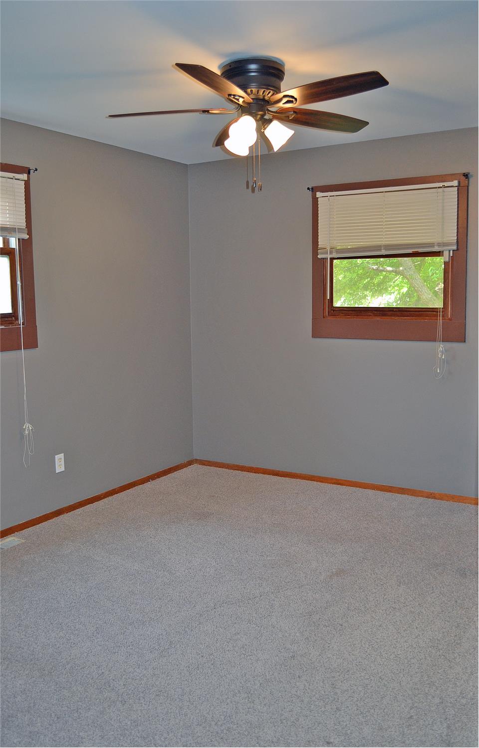 https://realbird.blob.core.windows.net/rb-photos/2956-w-75th-lane-merrillville-in-46410_A9E3C7A1_640886_638837133292751025_80x60.jpg