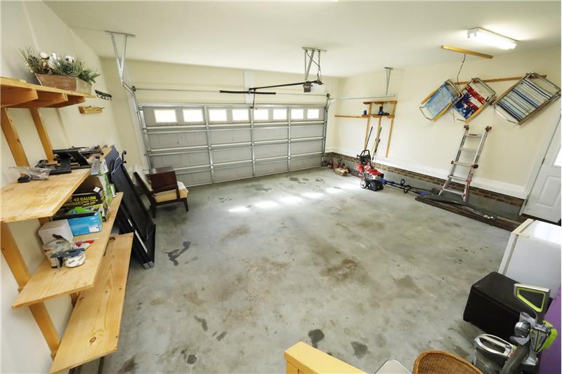 2 Car Garage 