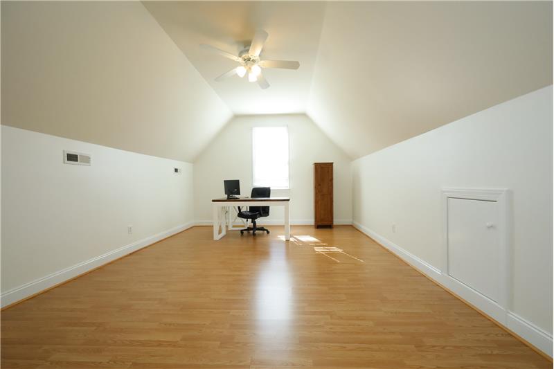 Bonus Room / Office