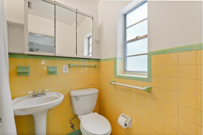 Primary En Suite Bath