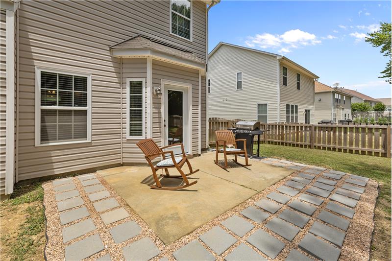 Low maintenance vinyl siding