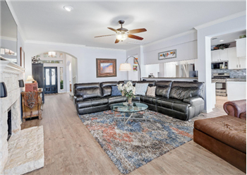Primary listing photos for listing ID 646300