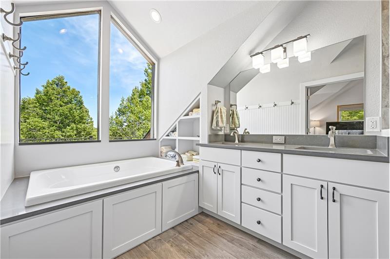 Ensuite primary bathroom