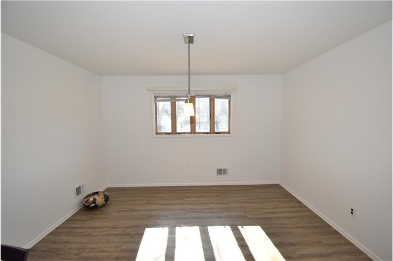 Kitchen/Dinette Area.Perfect For Holidays