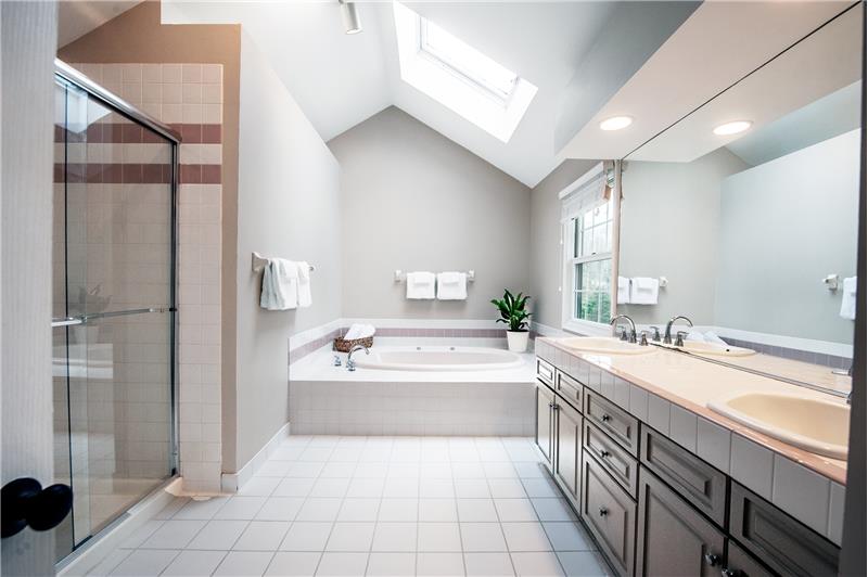 308 Auburn Drive Primary Bathroom