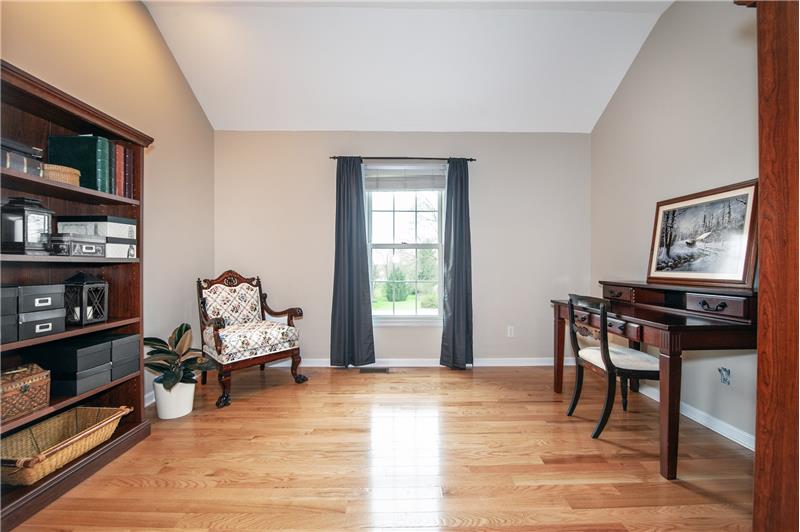 308 Auburn Drive Primary Sitting Area