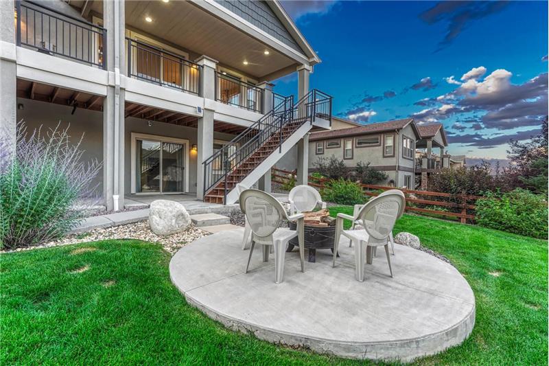 Circular patio to enjoy intimate conversation and relaxation
