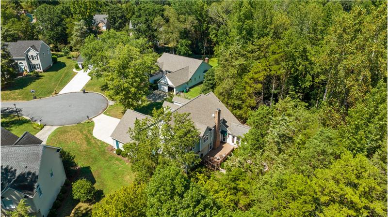 Aerial view of cul-de-sac home