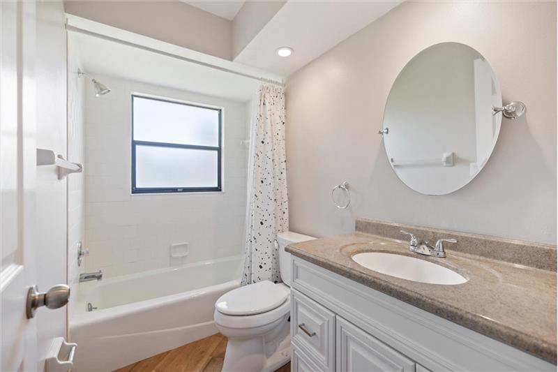 2nd Bathroom- Guest Bathroom
