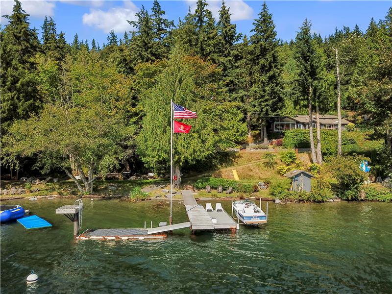 240ft of Private Beach with private boat launch