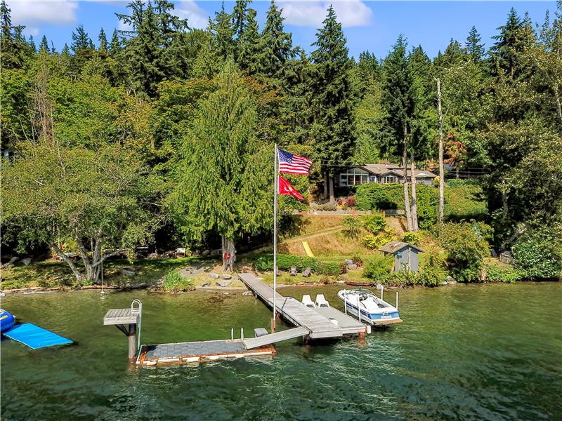 One of the tallest flag poles on the lake