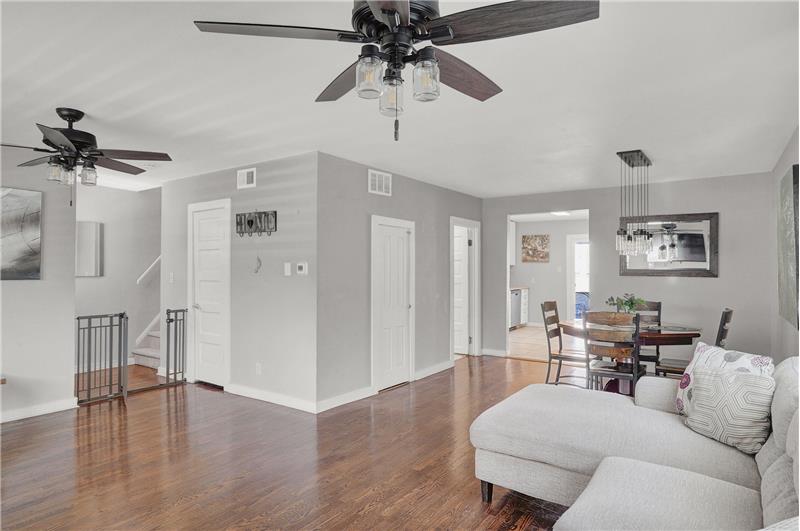 Open floor plan great for entertaining