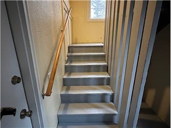 Stairs to upper lever unit
