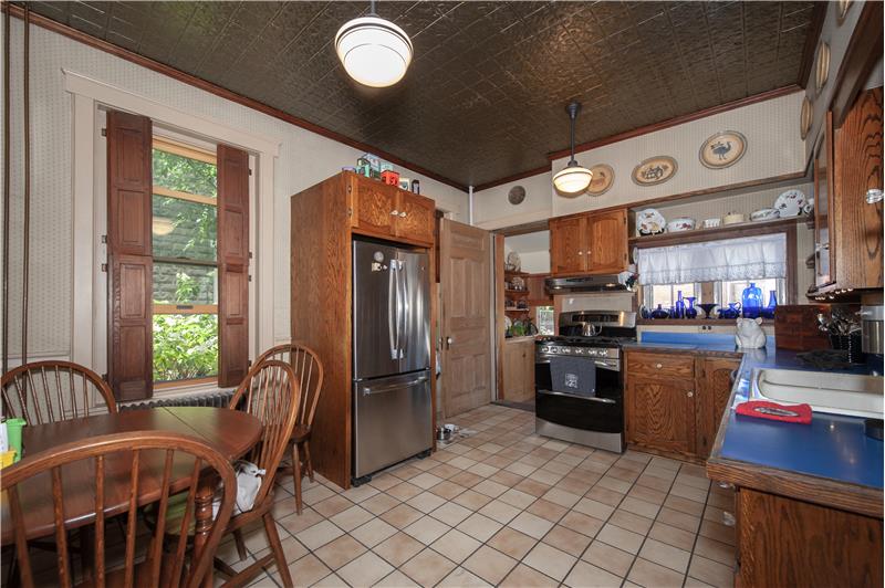 317 2nd Avenue Kitchen