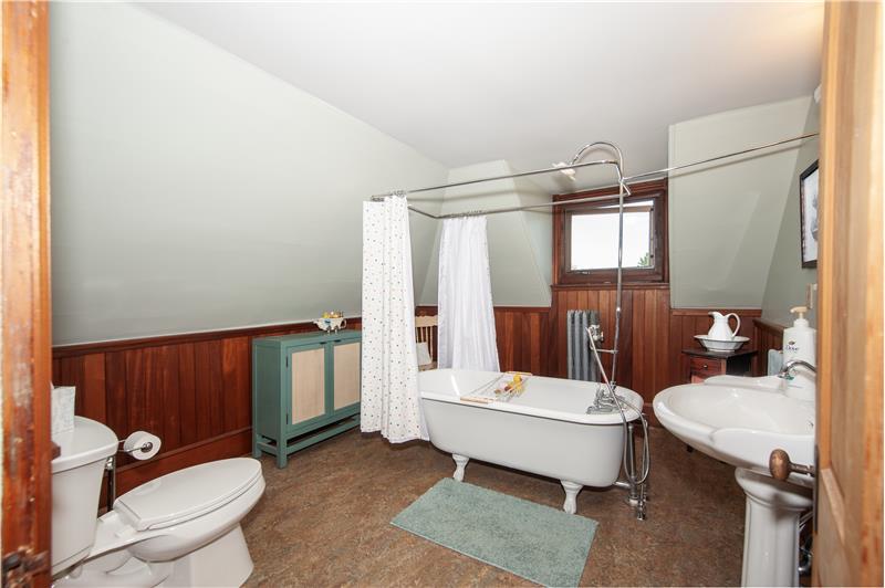 317 2nd Avenue Full Bathroom