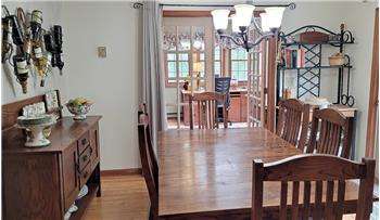 Open floorplan  -  dining area