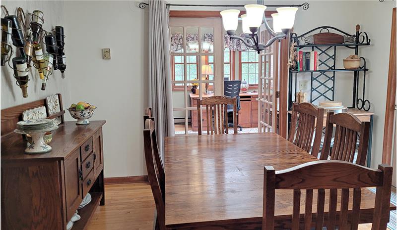 Open floorplan  -  dining area