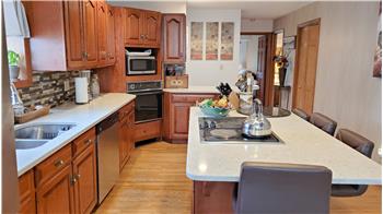 Kitchen isle with quartz counter