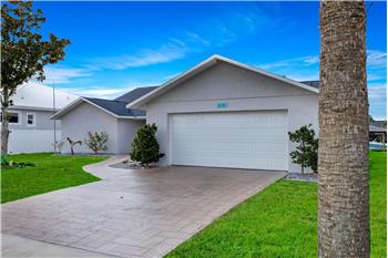 Primary listing photos for listing ID 605555