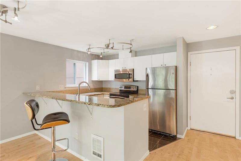 This dine-in kitchen space provides all you need.