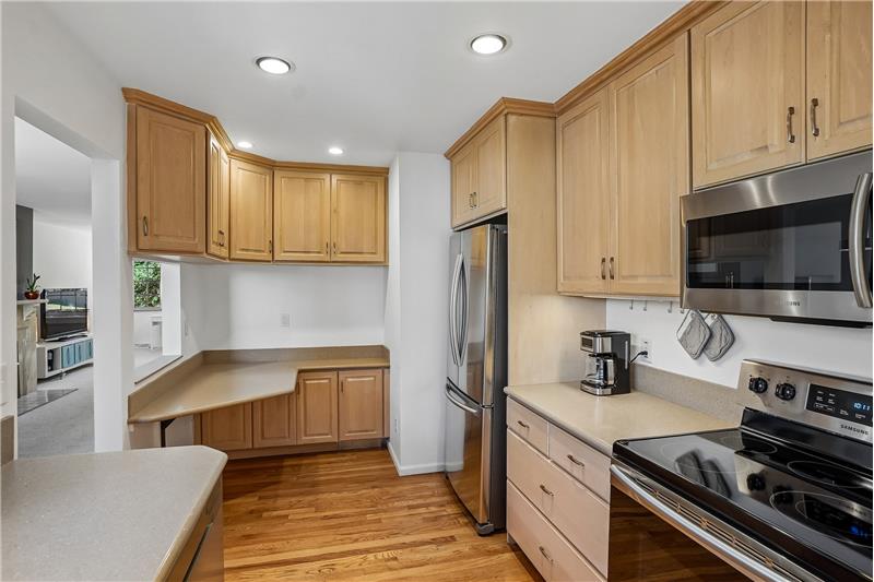 Stainless steel appliances included