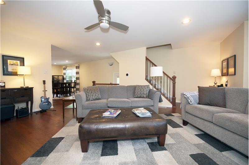 325 Liberty Lane Living Room