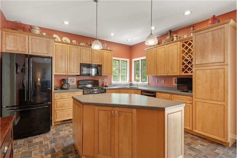 Beautiful Kitchen with Island