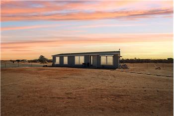 Primary listing photos for listing ID 639984