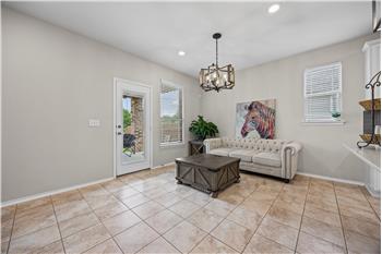 Sitting area / Dining Room