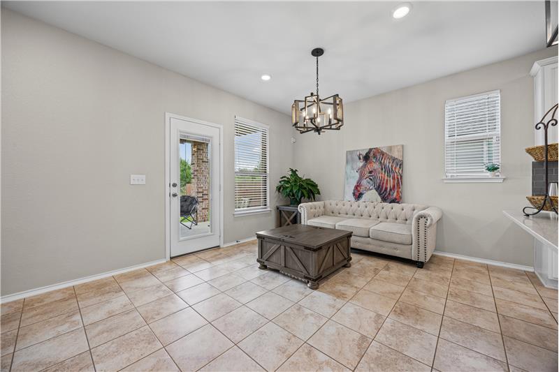 Sitting area / Dining Room