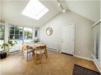 3431 Tyson - Breakfast area