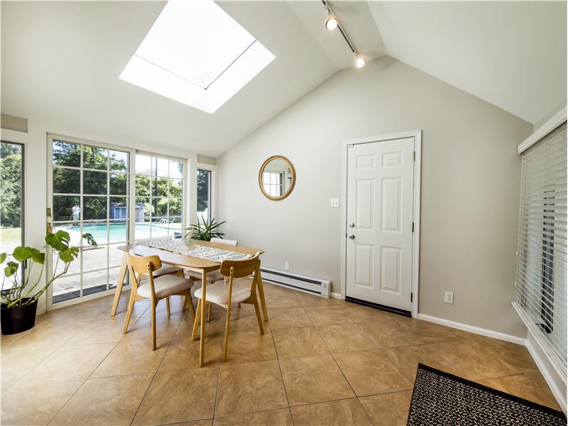 3431 Tyson - Breakfast area